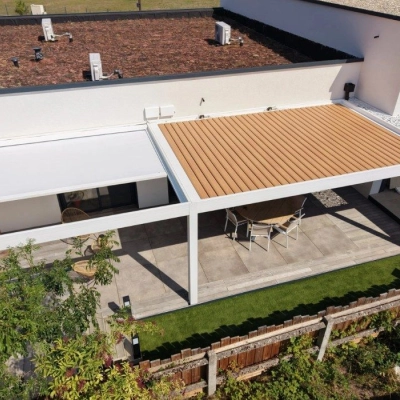 Pergola bioclimatique et toile tendue au showroom de Schirrhein