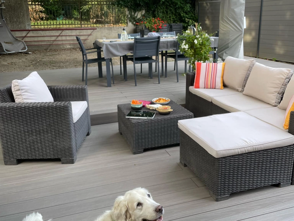 Terrasse en composite gris Nekko – BH Solutions