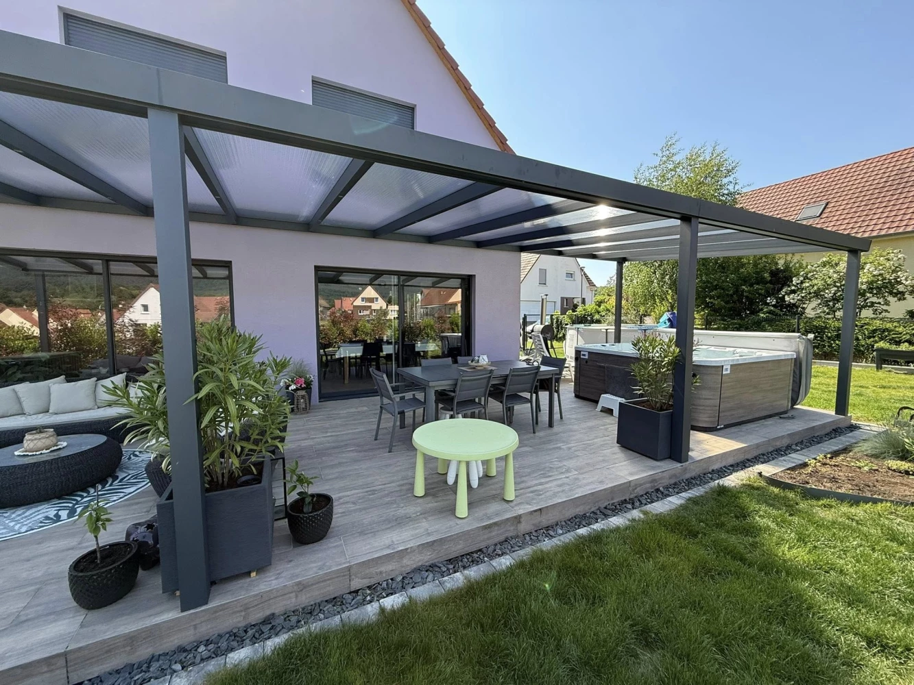 Pergola bioclimatique posée à Lobsann dans le Bas-Rhin – BH Solutions