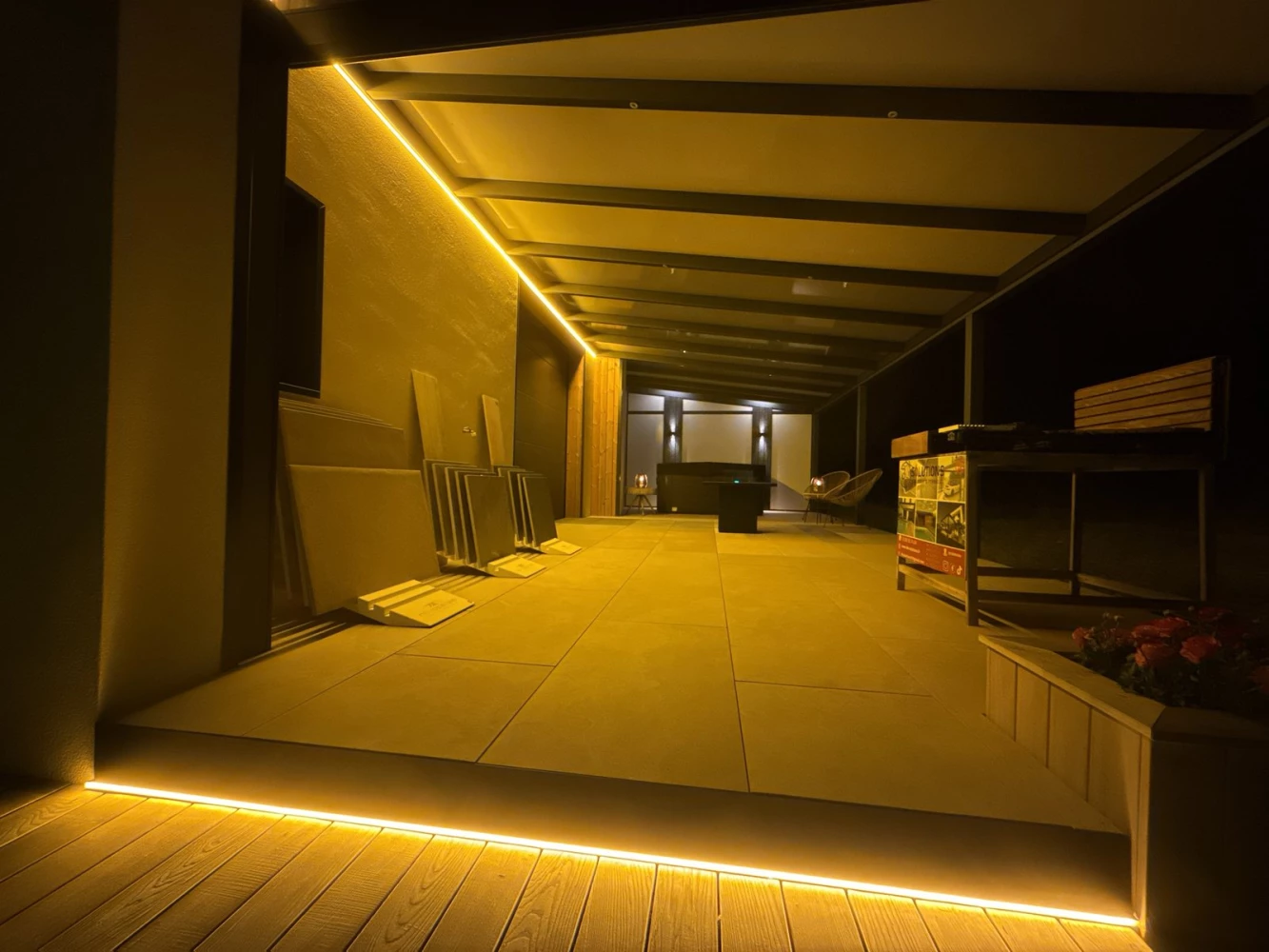 Bandeau LED Fuzion en blanc chaud au showroom BH Solutions à Schirrhein