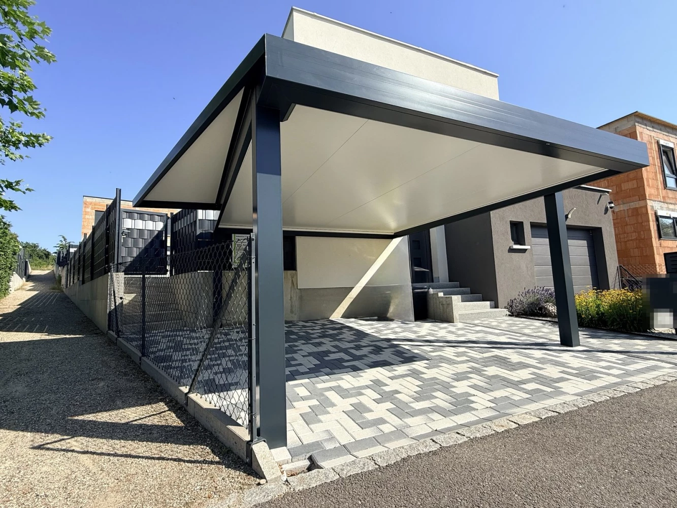 Carport Carisma avec casquette de déport à Mommenheim – BH Solutions