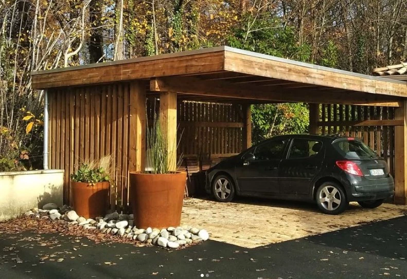 Carport en bois sur mesure posé par BH Solutions
