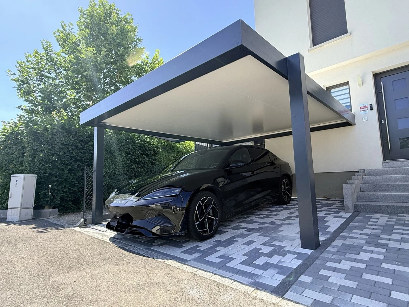 Carport aluminium à poteau déporté à Mommenheim – BH Solutions