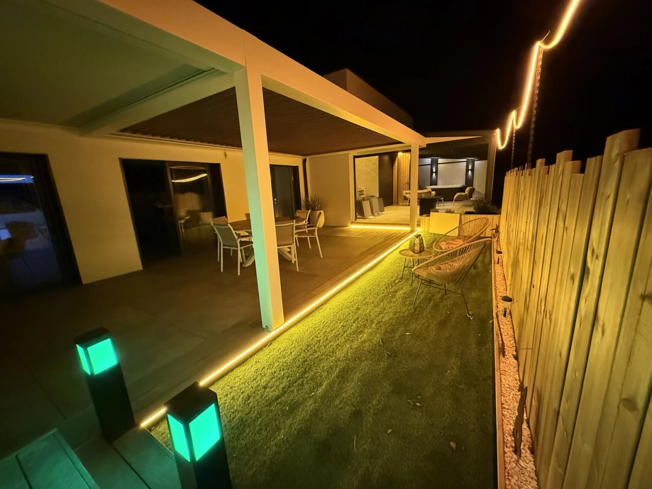 Éclairage extérieur LED du jardin et bornes lumineuses au showroom de Schirrhein