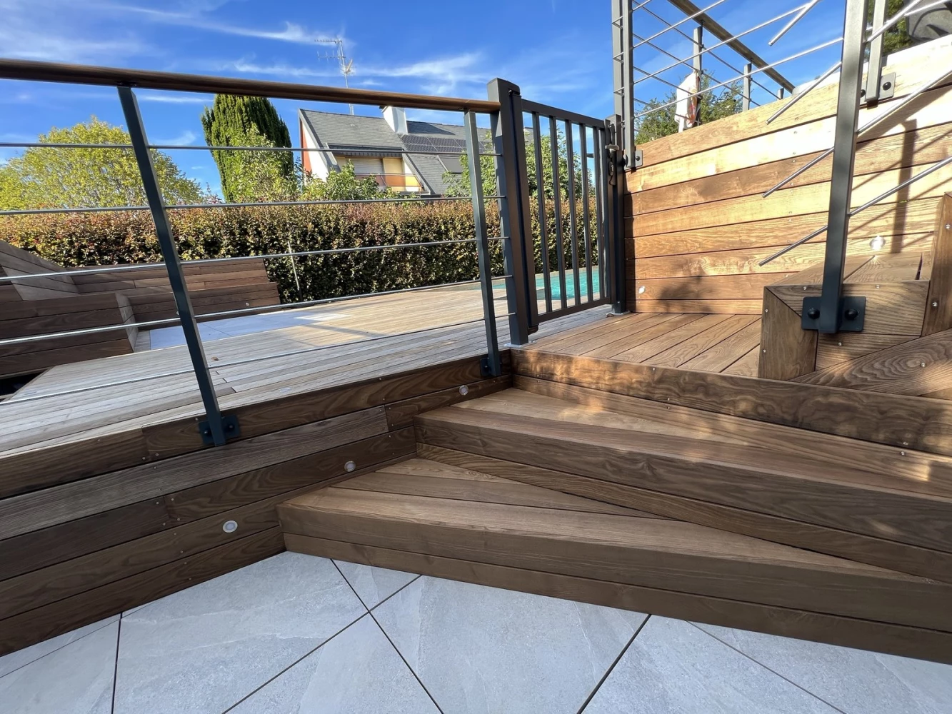 Escaliers et banc sur mesure avec garde-corps bois, inox et aluminium à Strasbourg-Robertsau – BH Solutions