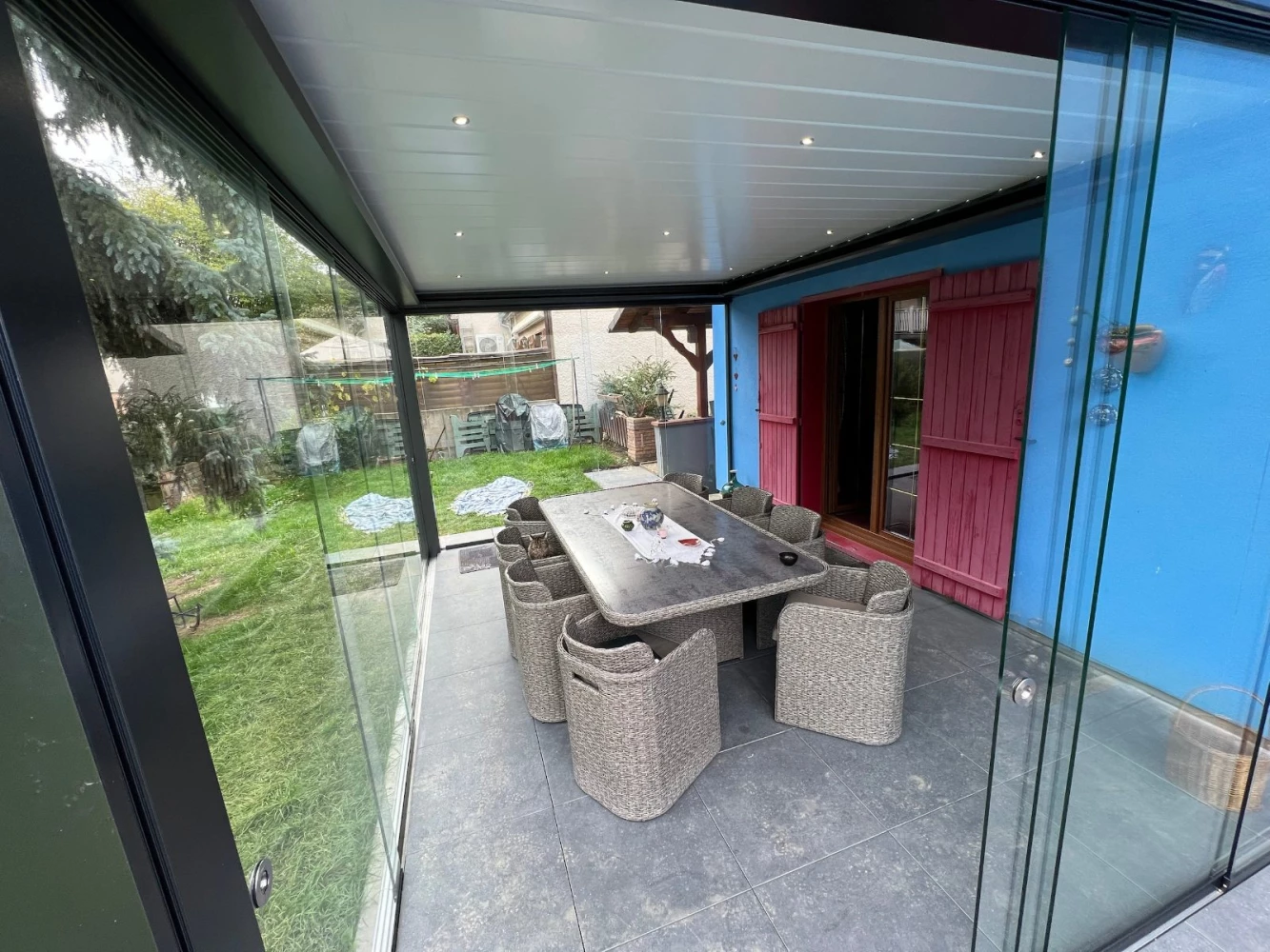 Pergola bioclimatique avec éclairage LED intégré à Vendenheim – BH Solutions