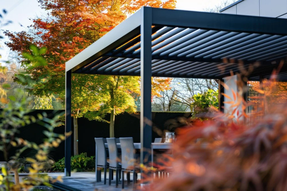 Pergola bioclimatique à lames orientables