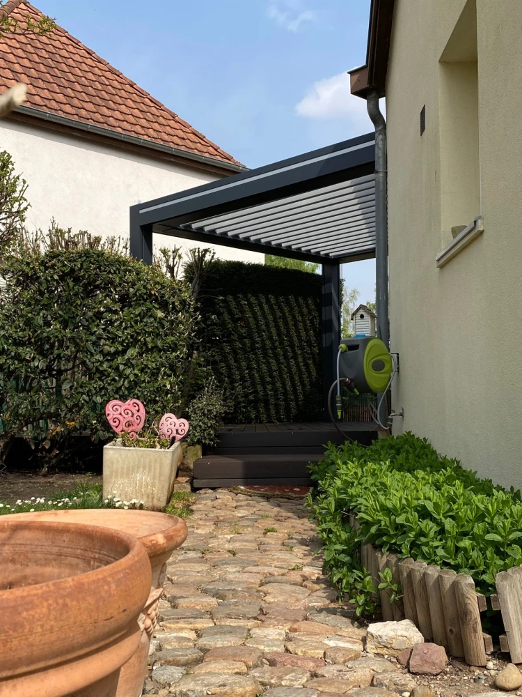 Pergola bioclimatique et marches en bambou à Vendenheim – BH Solutions
