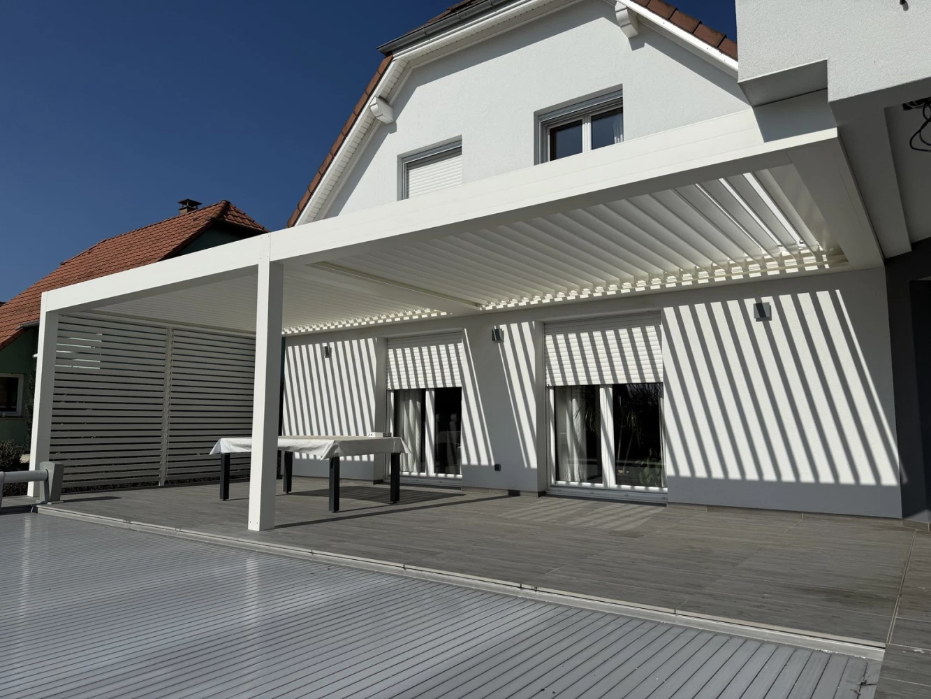 Pergola bioclimatique Solibio de Solisysteme posée à Haguenau – BH Solutions