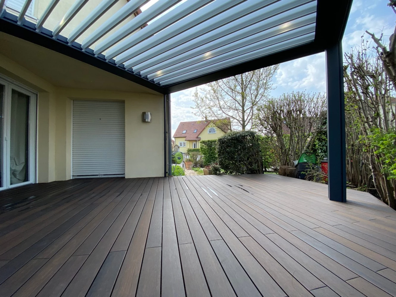 Terrasse en bambou sous pergola bioclimatique à Vendenheim – BH Solutions