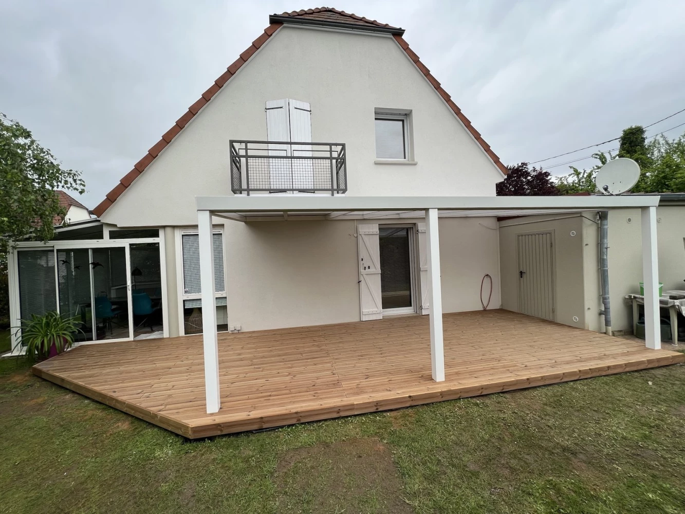 Terrasse en Thermopin sur système Grad et pergola aluminium à Wissembourg