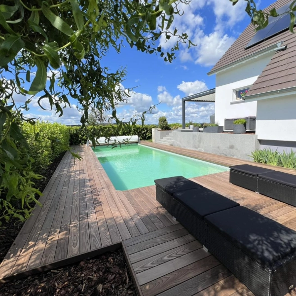 Plage de piscine en bois posée dans le Bas-Rhin – BH Solutions