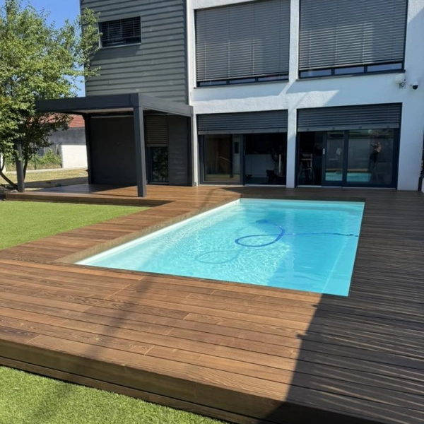Plage de piscine en Thermofrêne à Oberhoffen-sur-Moder, près de Haguenau – BH Solutions