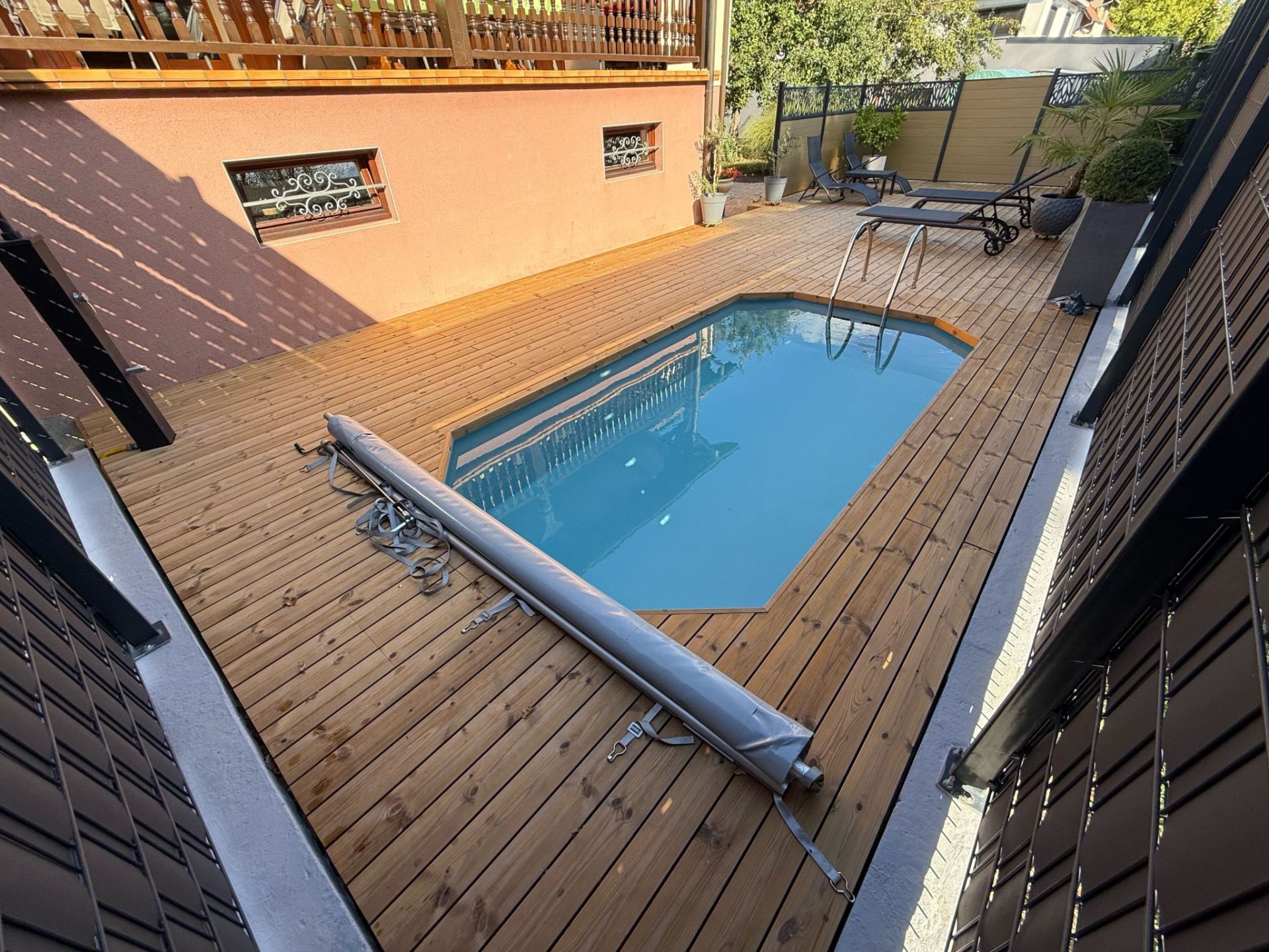 Plage de piscine en thermofrene