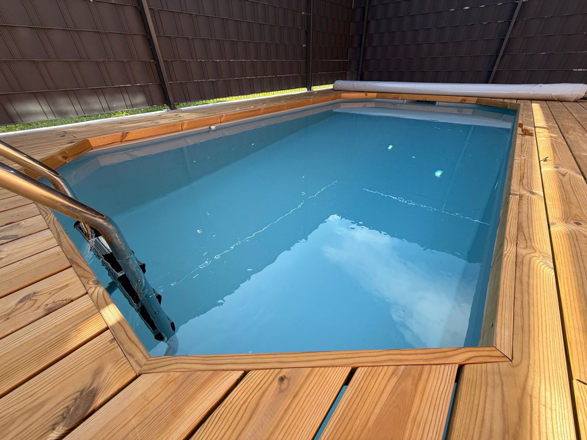 Plage de piscine en thermofrene