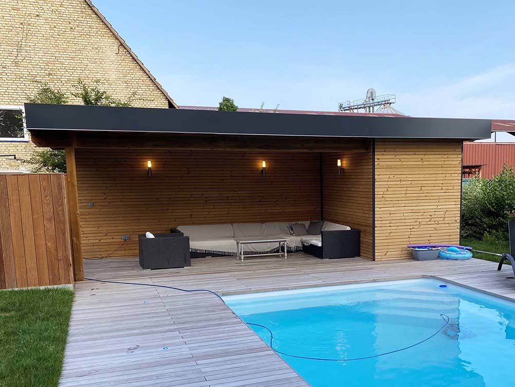 pool house de piscine en bois